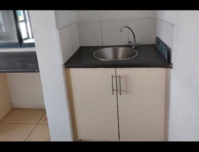 300M² WAREHOUSE TO LET IN PAROW INDUSTRIAL